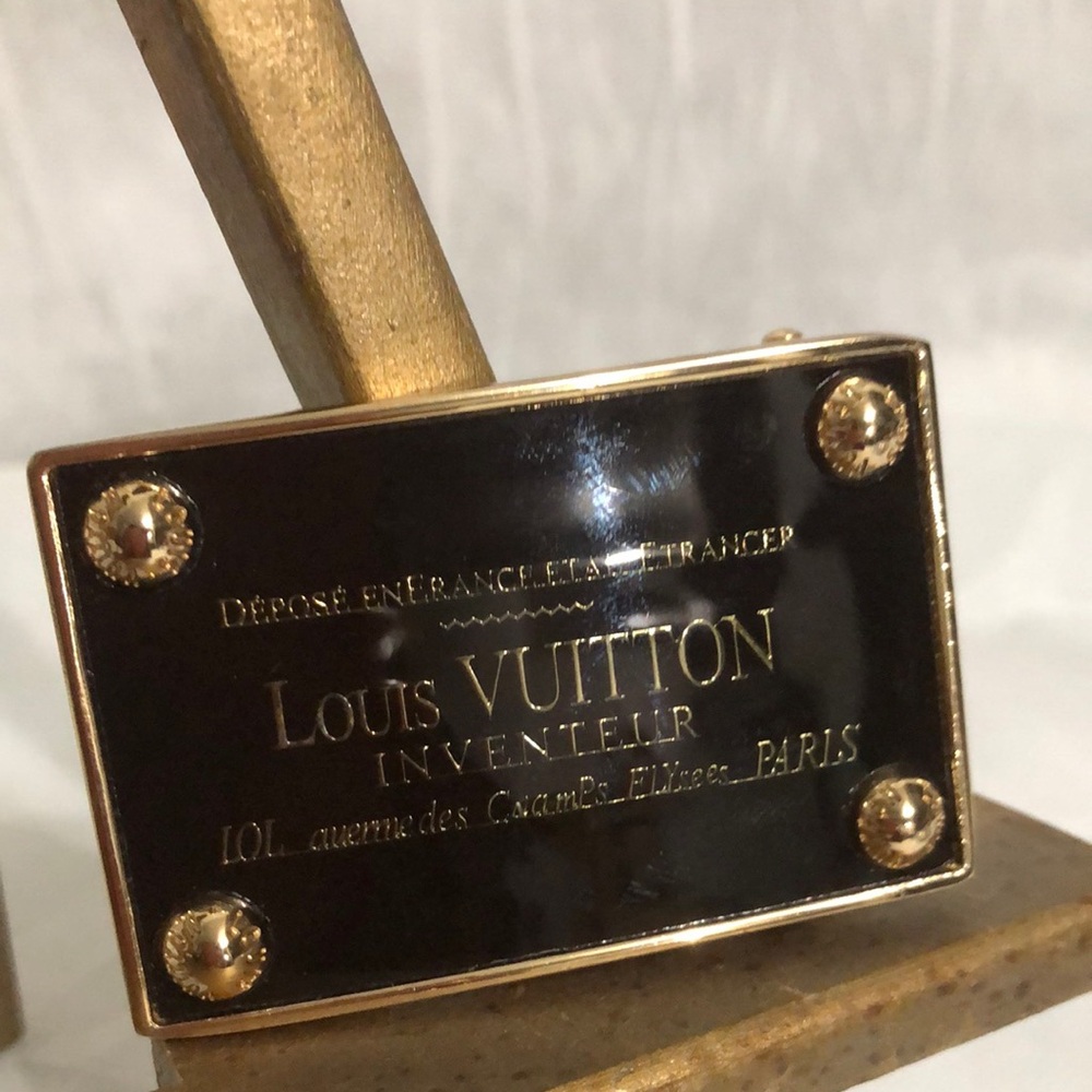 Louis Vuitton Authentic Inventeur Buckle EUC